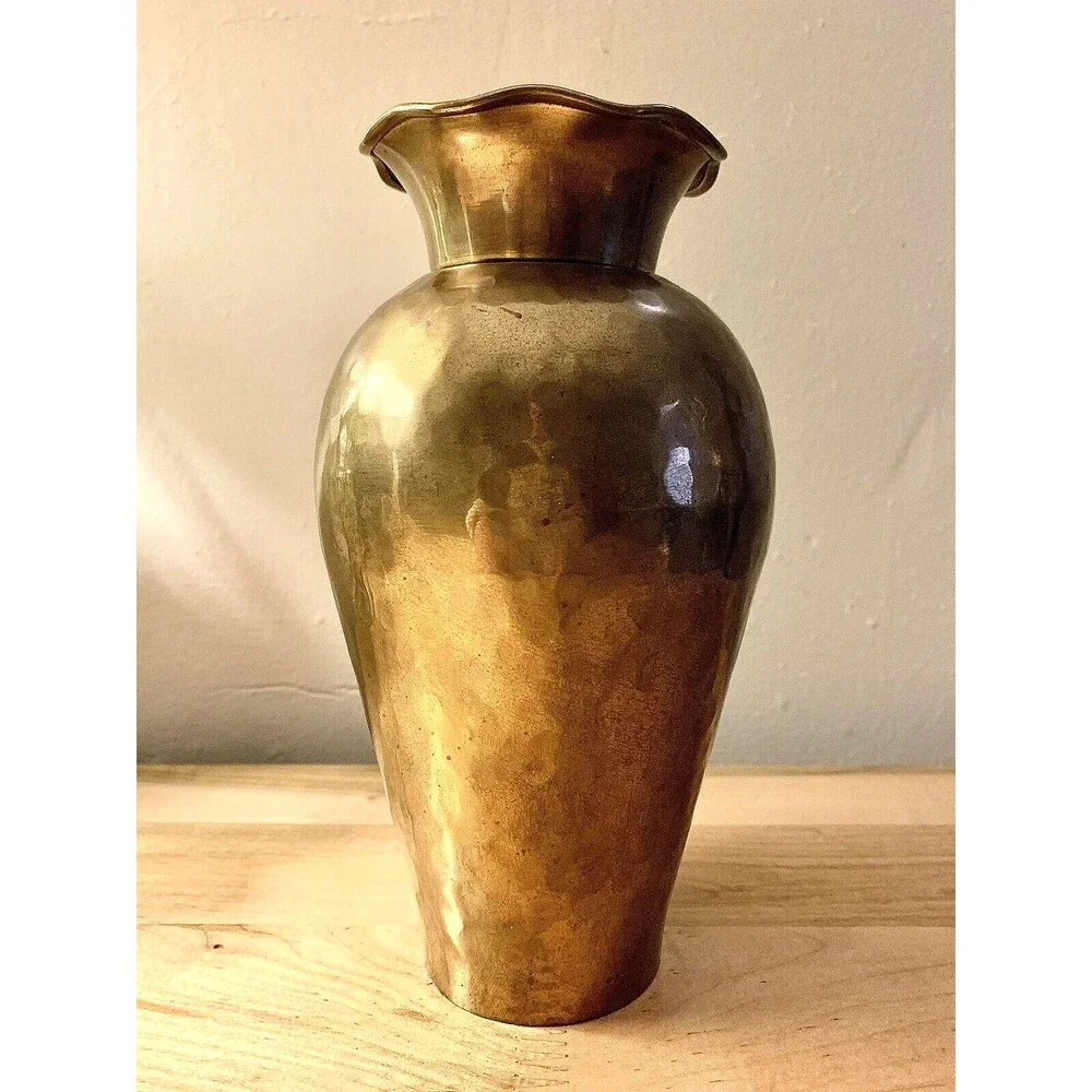 VINTAGE SOLID BRASS HAMMERED VASE 8.5